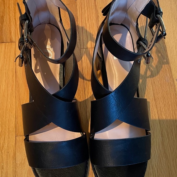 TG Black Strappy Sandal Heels. Size 8.5. Never worn. - Picture 8 of 9